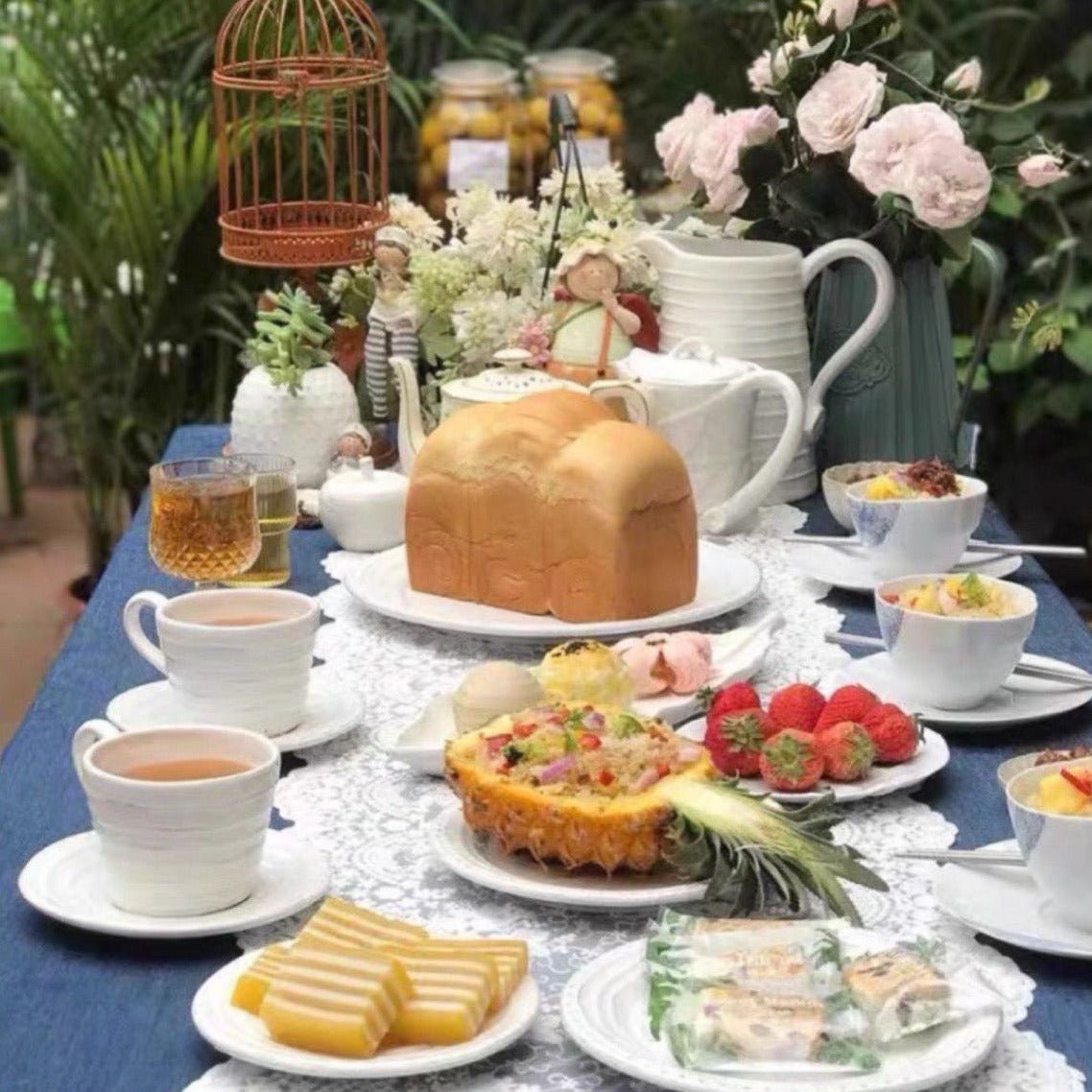 Vintage Witte Kanten Tafelloper Voor Feestelijke Gelegenheden