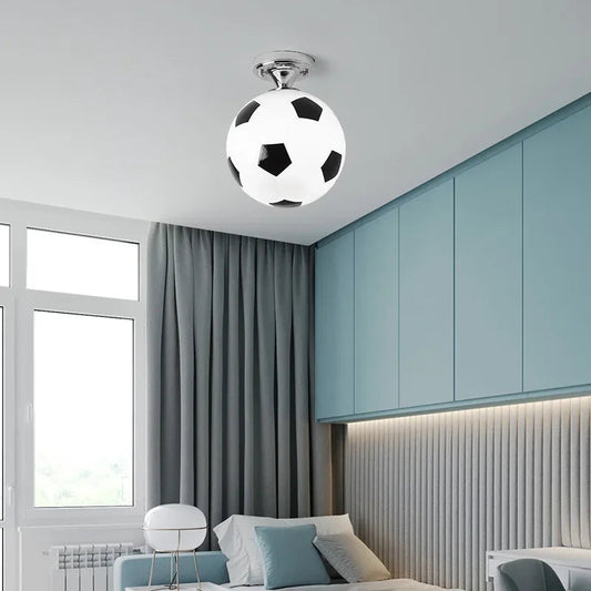 Voetbal LED Plafondlamp Dimbaar Voor Een Vrolijke Kinderkamer Zwarte voetbal