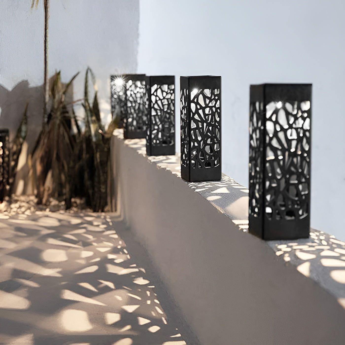 Waterdichte LED Solar Tuinlamp – Duurzame Tuinverlichting op Zonne-energie, Automatisch en Weerbestendig – 30 cm Hoog Wit (1+1 Gratis)