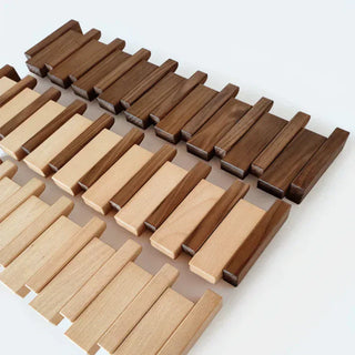 Houten Pianohanger Kapstok Voor Elegante Kledingopslag