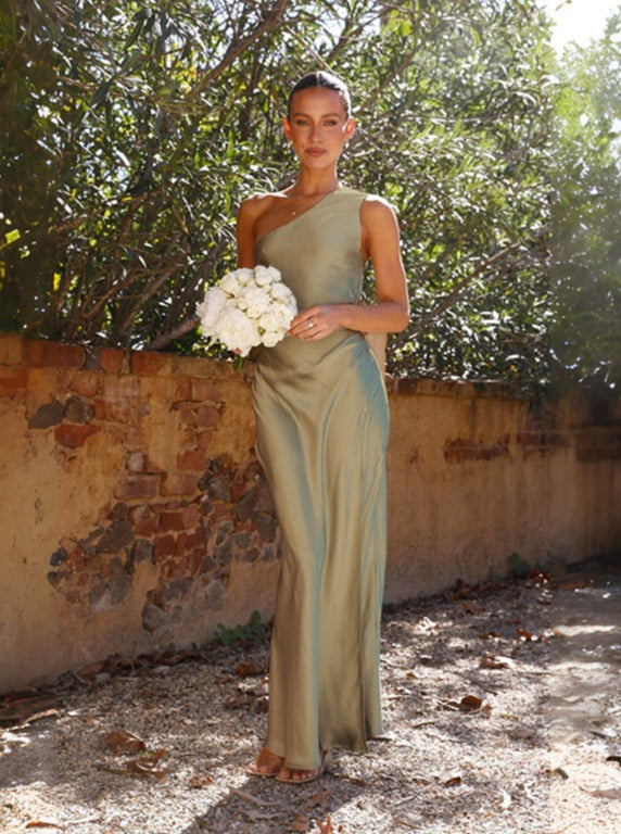 Seraphina | Satijnen One-Shoulder Maxi Jurk met Elegante Split – Luxe en Verfijning