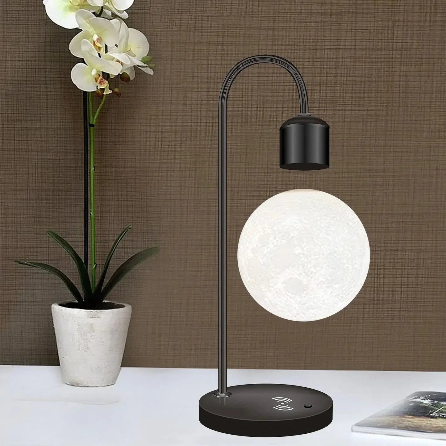 Amanti - 'Levitating' Maan Lamp met Draadloze Oplader voor Jouw Huis