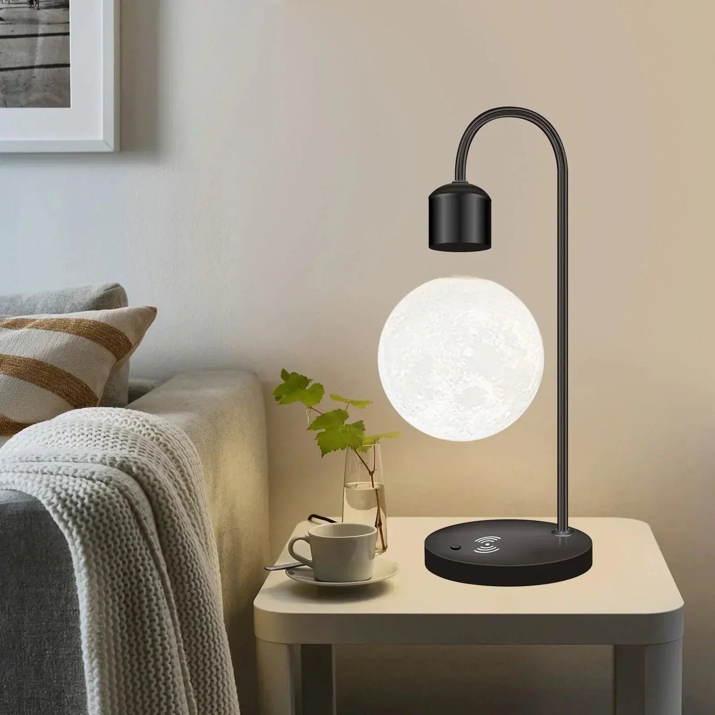 Amanti - 'Levitating' Maan Lamp met Draadloze Oplader voor Jouw Huis