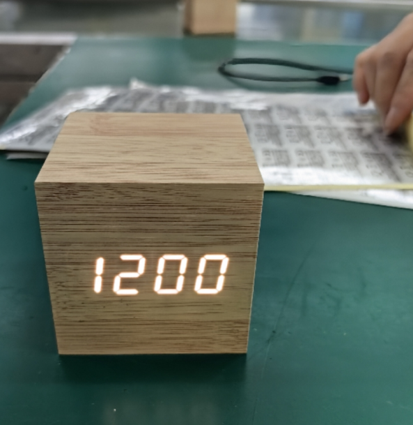 Kubus Digitale Tafelklok Voor Modern Interieur