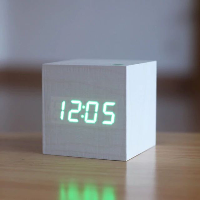 Kubus Digitale Tafelklok Voor Modern Interieur Wit-groen