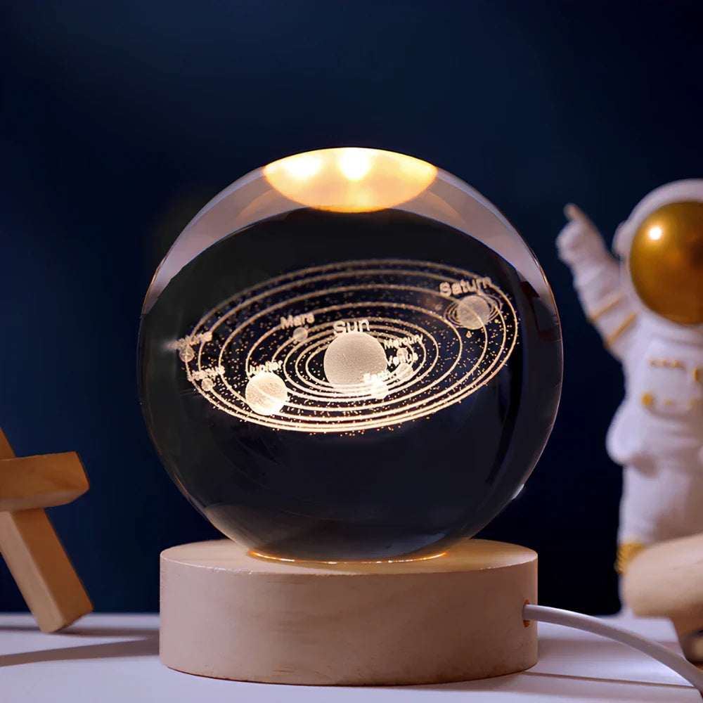 Solace - Kristallen Bal met 3D Gravure en Warm Wit Licht Solar System