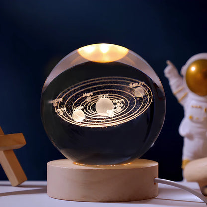 Solace - Kristallen Bal met 3D Gravure en Warm Wit Licht Solar System