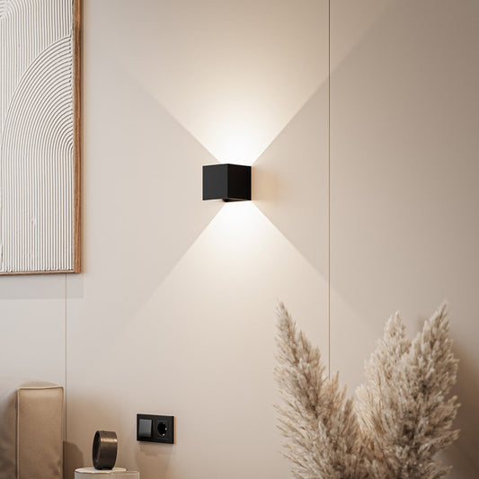 Verstelbare LED Wandlamp Buiten met Warm Wit Licht – Energiezuinige Muurlamp voor Binnen en Buiten, IP65 Waterdicht Zwart Kabelverbinding